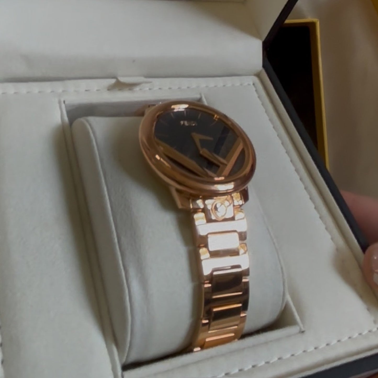 Fendi Run Away Watch 71000M Rose Gold Stainless Steel, Black Dial Full Set