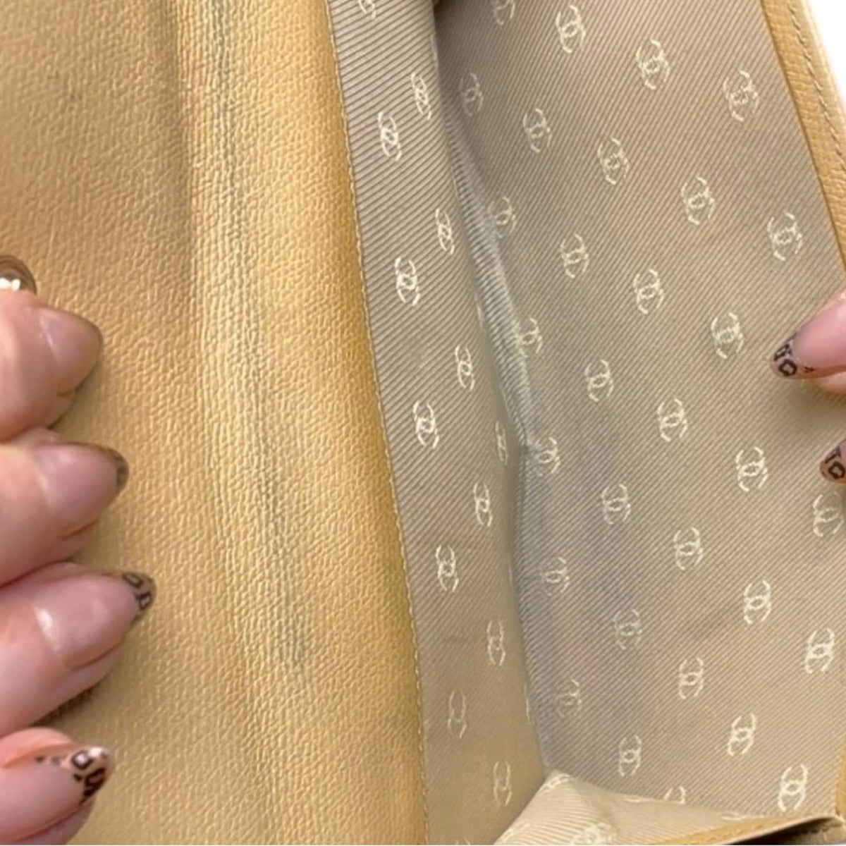 CHANEL Coco Button long wallet in beige leather with a gold chain added