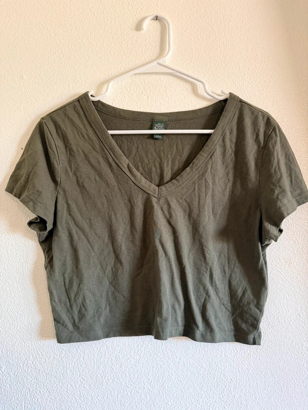 Wild Fable Olive Green V Neck Cropped Tee Shirt L SKUO