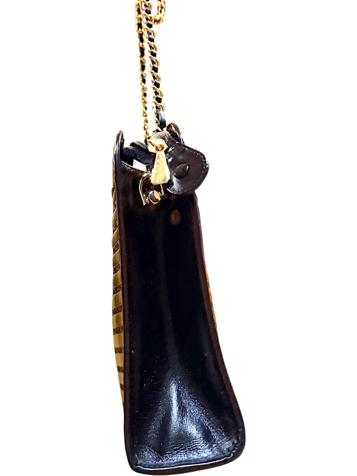 Mario Valentino Black Leather Crossbody Bag Vintage V Logo Chain Purse