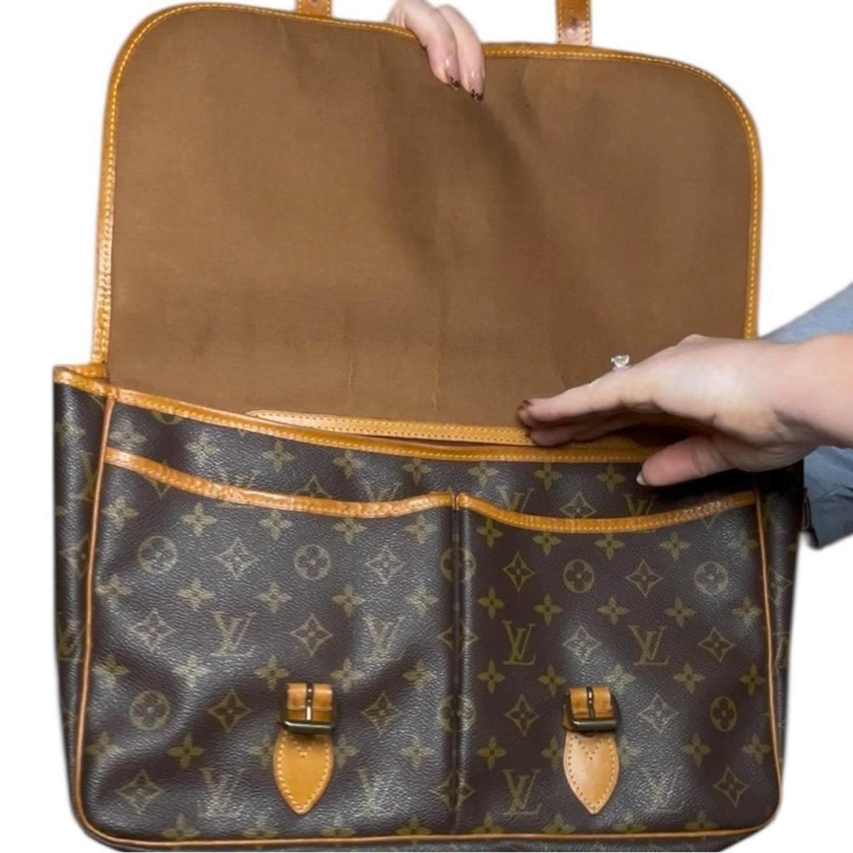 Louis Vuitton Monogram Sac Gibecière GM Shoulder Messenger Bag