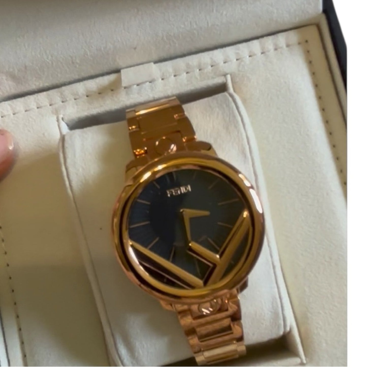 Fendi Run Away Watch 71000M Rose Gold Stainless Steel, Black Dial Full Set