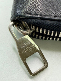 Louis Vuitton Taiga Black Leather Zippy Wallet Vertical Long Organizer