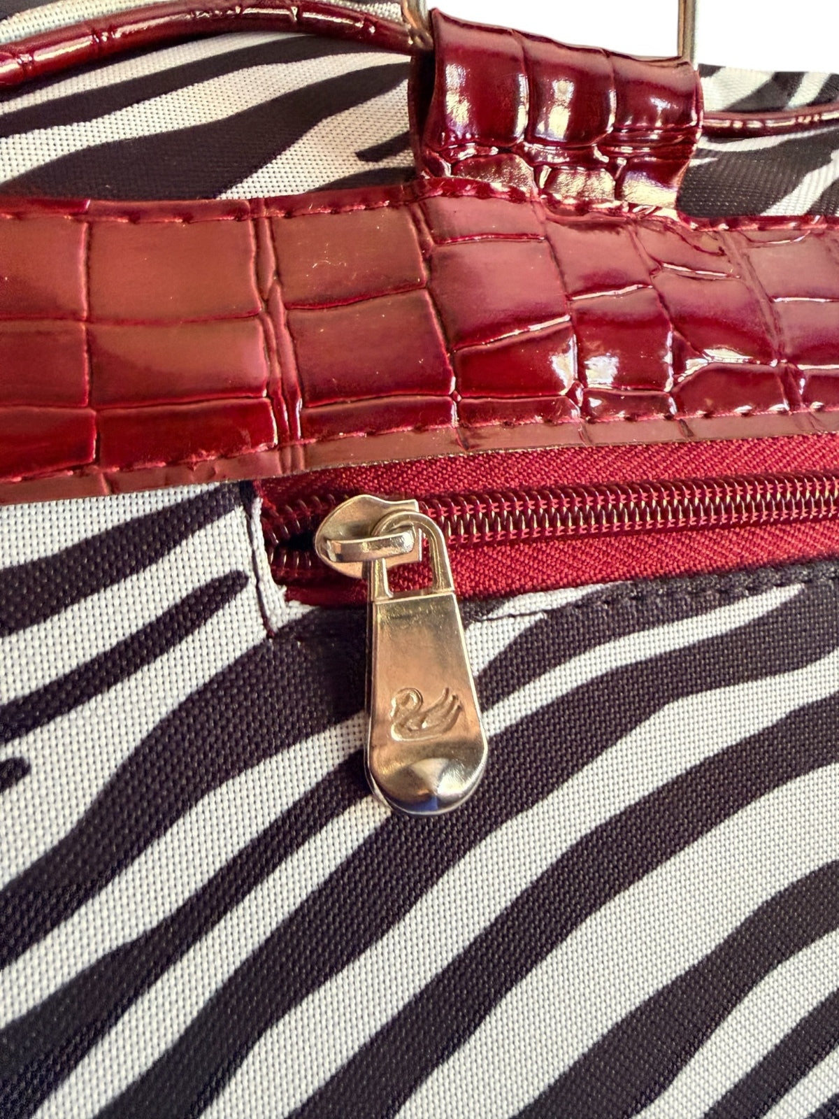 Gloria Vanderbilt Zebra Print Rolling Duffle Bag Carry On Weekender Luggage Y2K