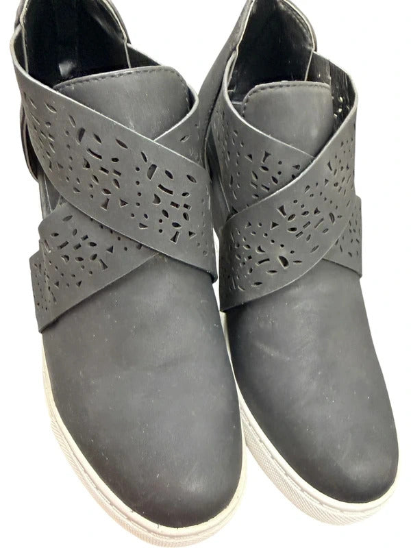 Yoki Demian-17 Black Laser Cut Wedge Sneaker Booties Women’s Size 8