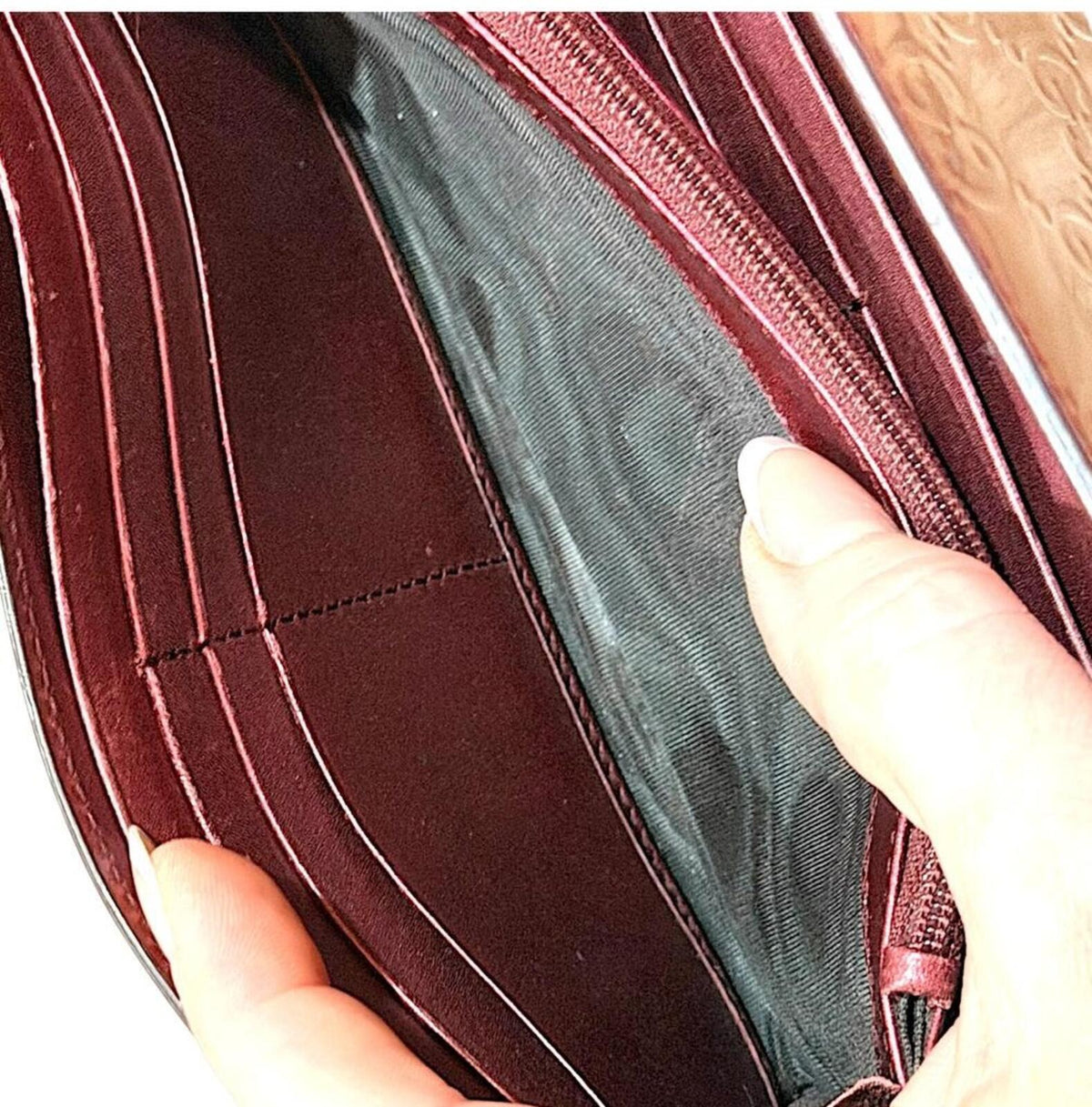 Gucci Embossed Leather Wallet in Burgundy