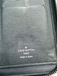 Louis Vuitton Taiga Black Leather Zippy Wallet Vertical Long Organizer